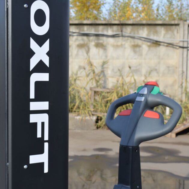 Самоходный штабелер с платформой оператора OXLIFT Premium PS 1536 1500 кг 3.6 м — изображение 7