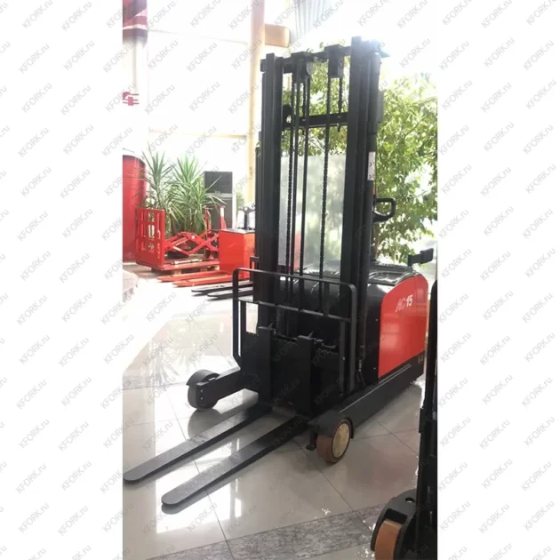 Самоходный штабелер с выдвижной мачтой CHL CQDM15-810 1,5т 4,5м Li-ion: 24/202 В/Ач — изображение 4